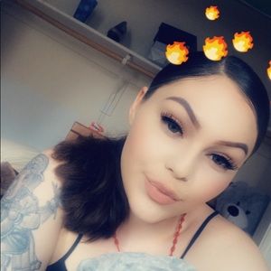 Meet your Posher, Caitlin